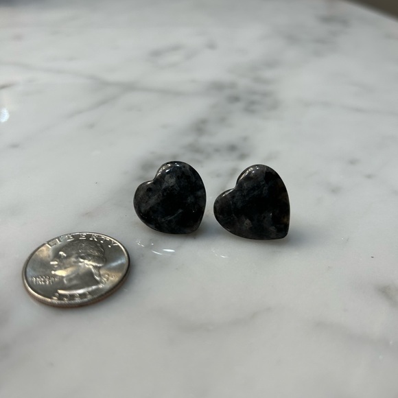 NEW Gray Larvikite Heart Earrings - Picture 2 of 3